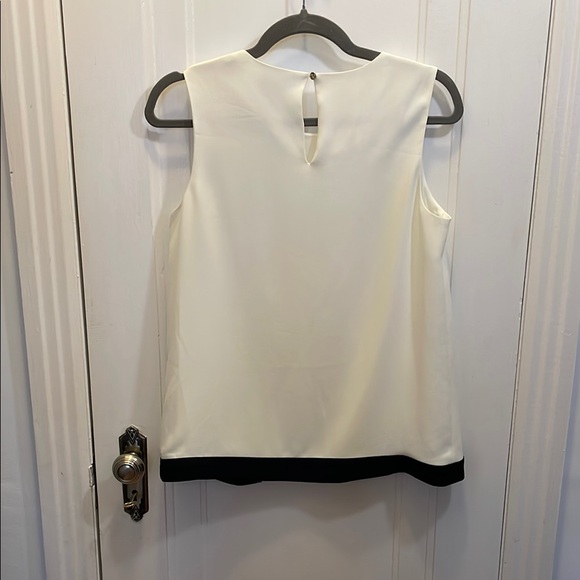 CeCe New off-white trapeze sleeveless top with black trim - Picture 6 of 11
